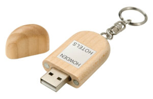 Usb Bamboo With Magnetic Closure - 54247_67448.jpg